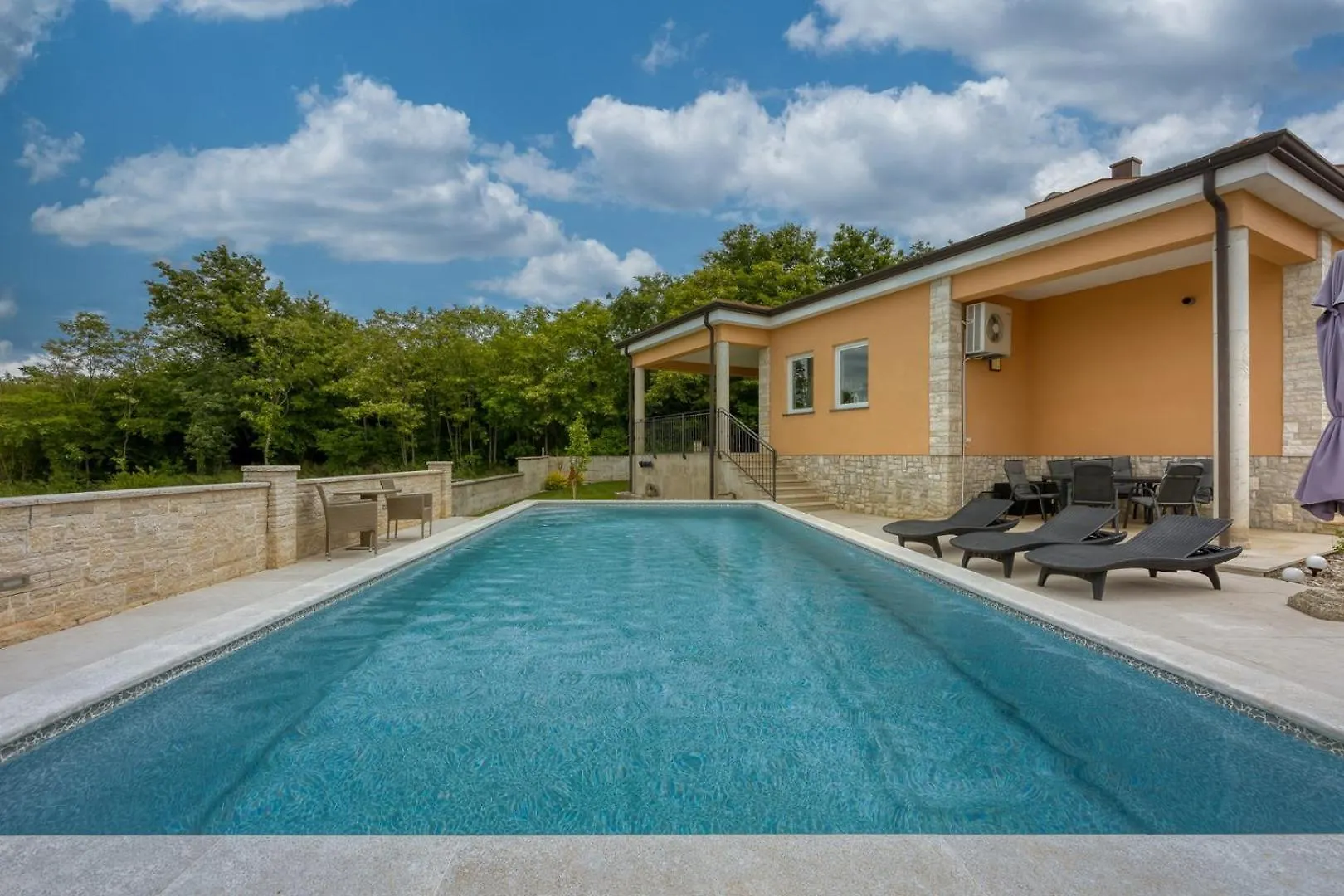 Villa Ravina location